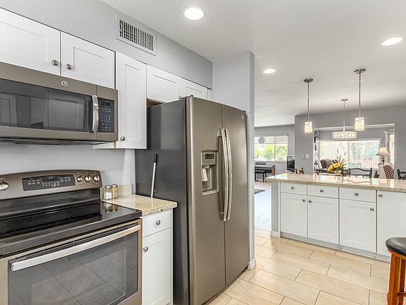 4th image of 10019 W Cumberland Dr