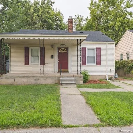 18557 Kenosha St photo 1