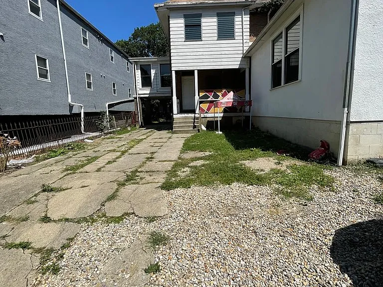 149 E 13th Ave — Photo 2