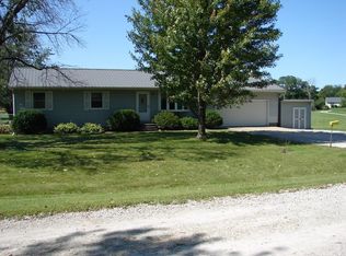 2939 Country Acres Dr, Danville, IA 52623