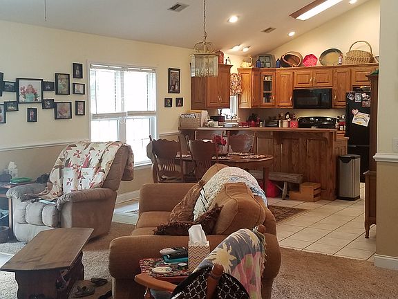 3rd image of 219 Autumn Place Ln