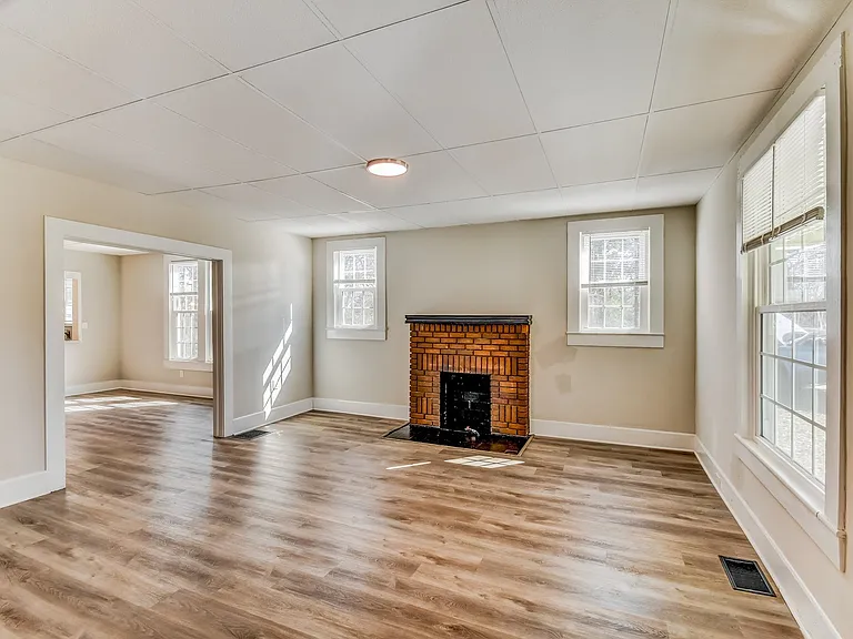 657370_018_living_room_13577205.jpg