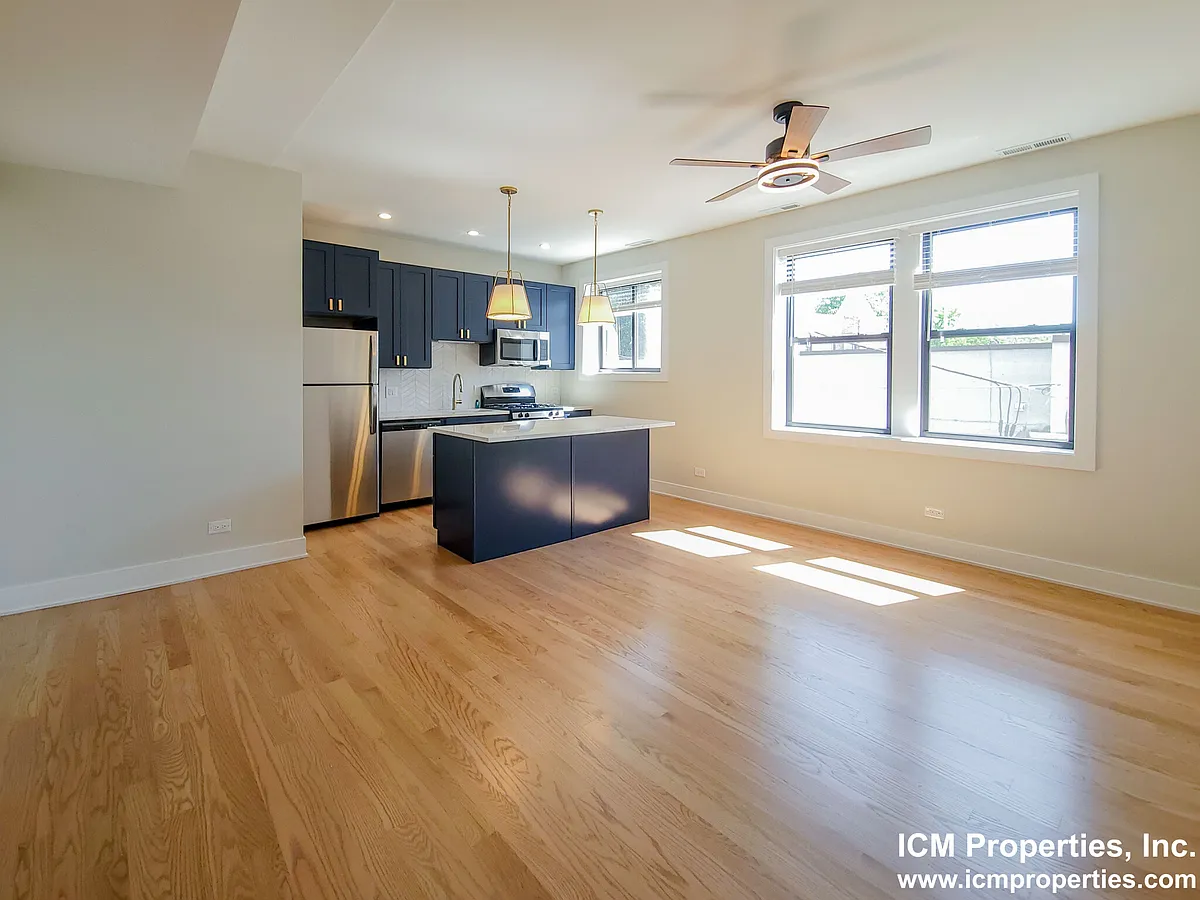 Building Photo - 2020.5 W Montrose Ave #2C