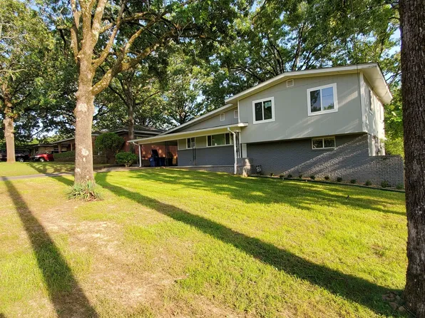 304 W 52nd St, N Little Rock, AR 72118