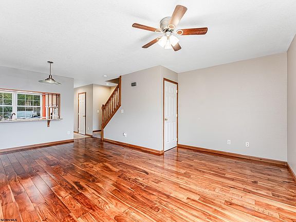 3rd image of 11 Hanna Ln