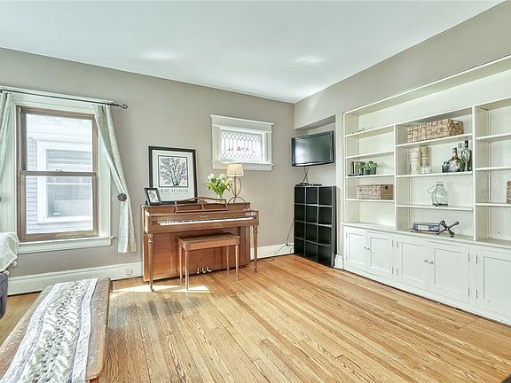 5th image of 63 Shepard St