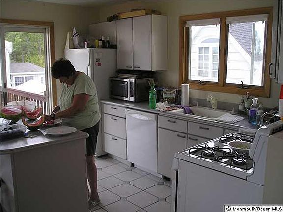 3rd image of 11 Cedar Crest Dr