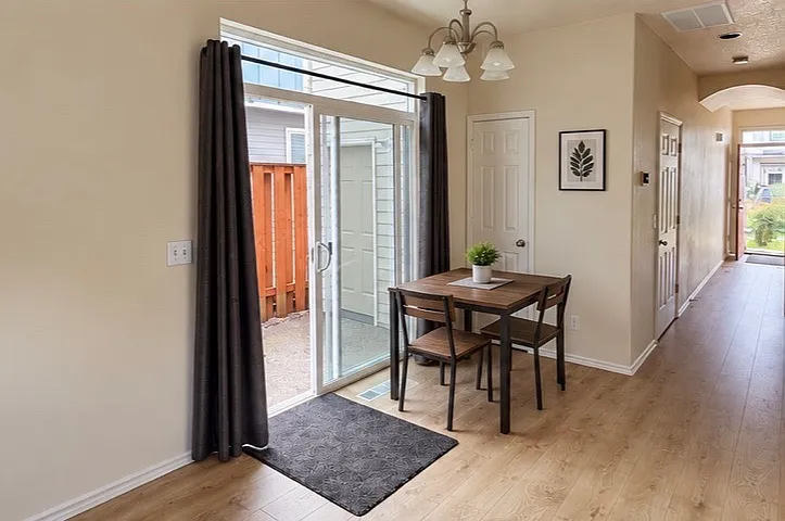 3 bed, 1568 sqft, $2,595 — Photo 3