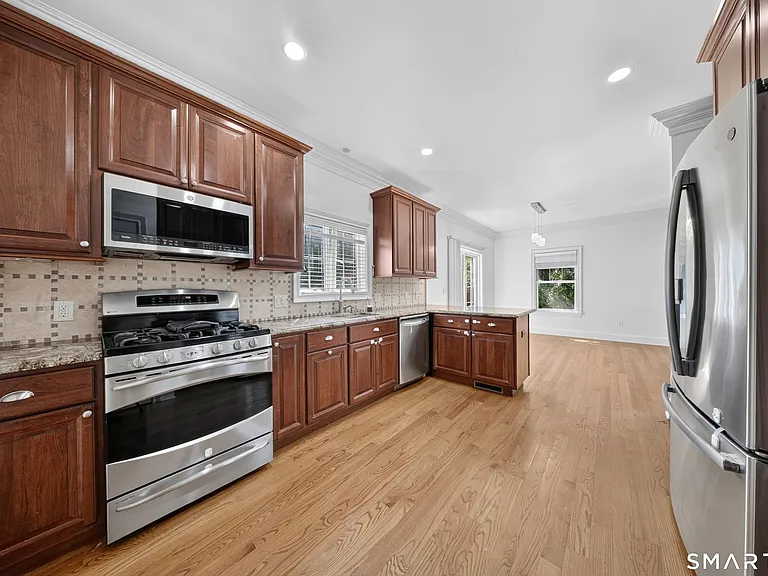 88 Maple Tree Ave #E — Photo 7