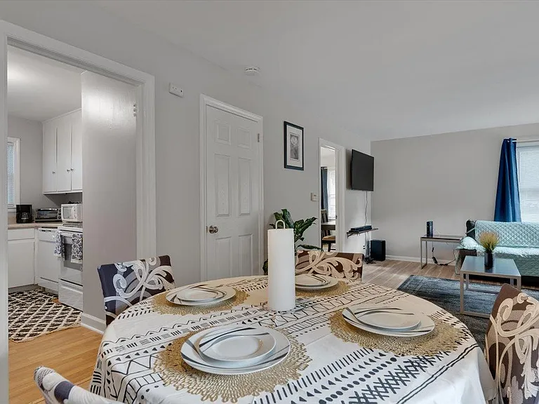 815 W Markham Ave #A — Photo 22