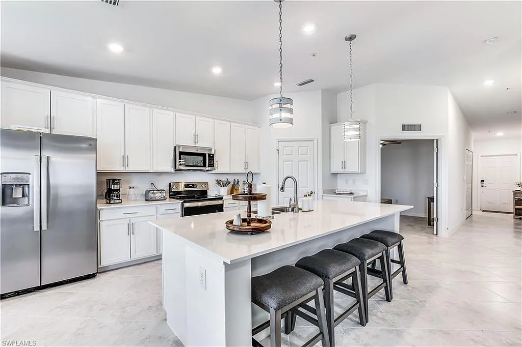 2 bed, 2.0 bath, 1366 sqft, $6,500 — Photo 3