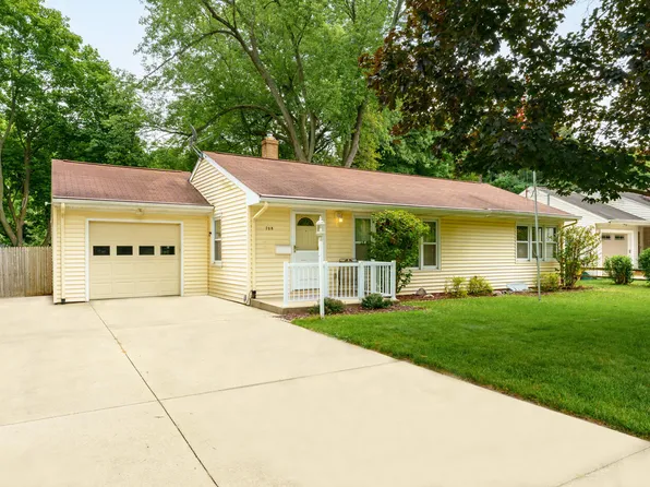 708 Hazen St, Paw Paw, MI 49079