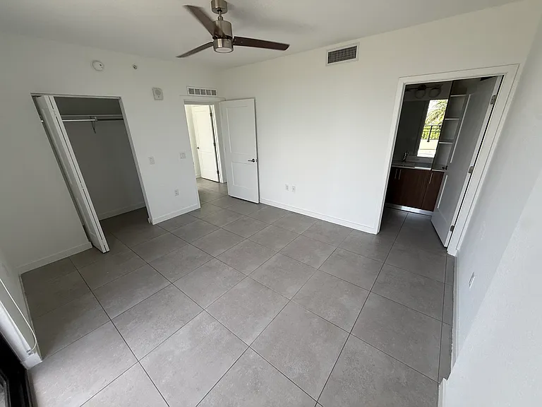 1010 NW 11th St #505 — Photo 15