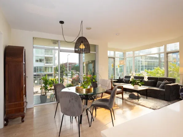 111 E 1st Ave #207, Vancouver, BC V6A 0E9