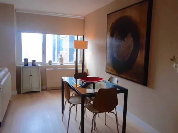 322 West 57th Street image 3 of 10