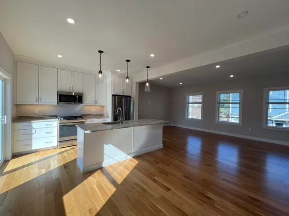 27 Juniper Lane, Portsmouth, NH 03801