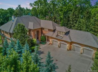 4359 Oak Grove Dr, Bloomfield Hills, MI 48302