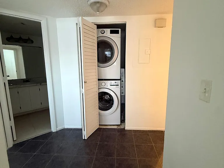 1548 SE Royal Green Cir #M-103 — Photo 13