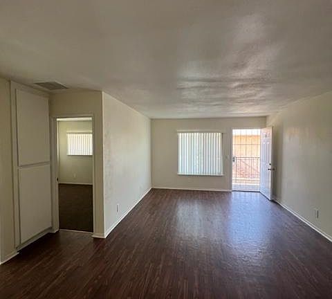 38444 10th St E APT 4, Palmdale, CA 93550 | Zillow