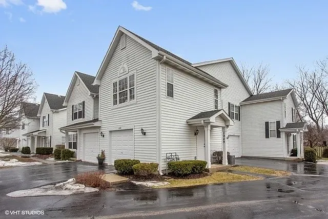 1249 Orleans Dr — Photo 3