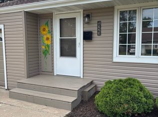 1323 Leaman Pl, Rockford, IL 61108