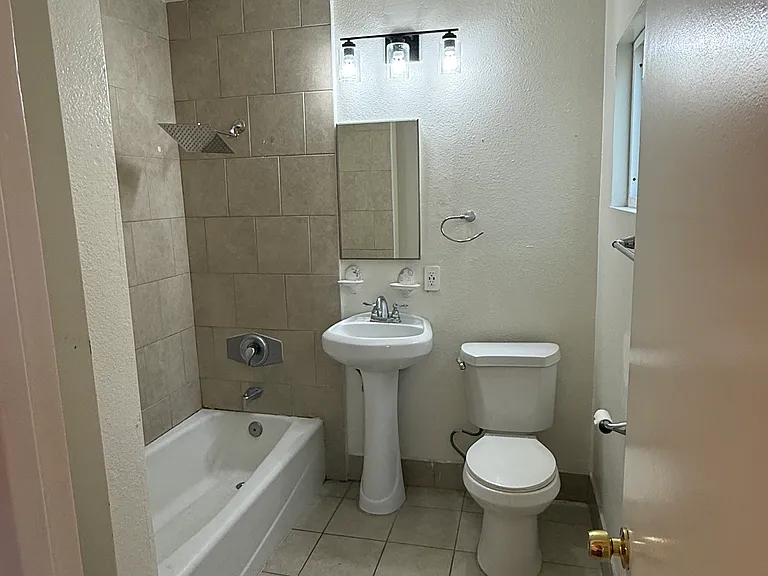 1012 S Tamarack Dr — Photo 6