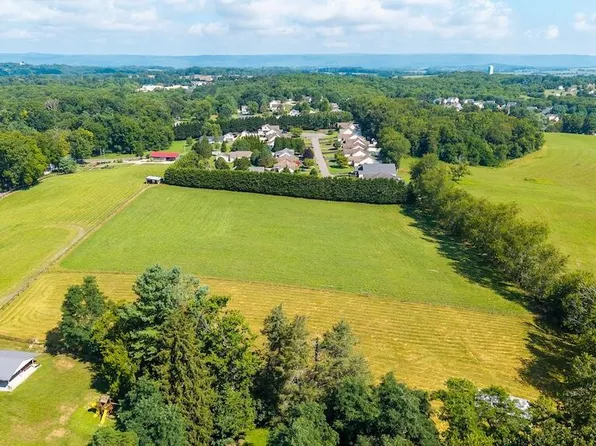 4 Kinsington Ln, Pulaski, VA 24301