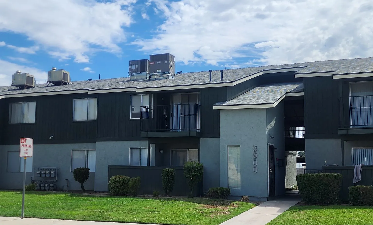 3900 El Potrero Lane #12 - Apartment — Photo 2