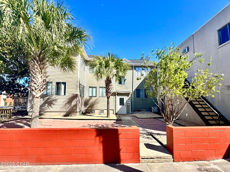 422 Magnolia Ave #4 — Photo 1