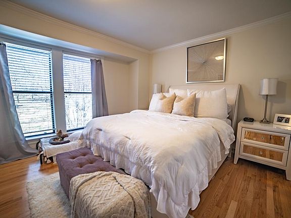 4th image of 4000 Oak St APT 2B