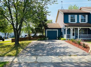 4752 Whitney Dr, Hanover Park, IL 60133