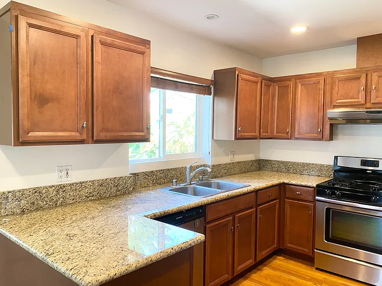 2215 Harriman Ln #A — Photo 8