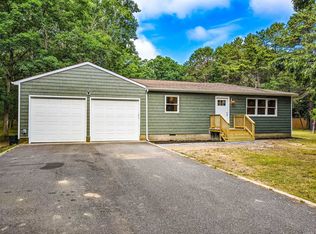 40 Half Moon Pond Rd, Ridge, NY 11961