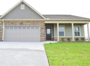 372 Tradewind Dr, Fort Oglethorpe, GA 30742