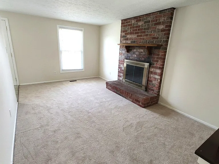 8638 Saxon Cir — Photo 6