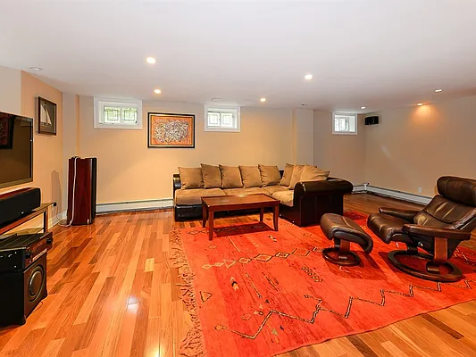 Sold by Exit Kingdom Realty | media 14