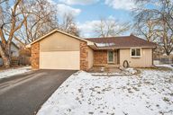 Meadowwood Ct-001.jpg