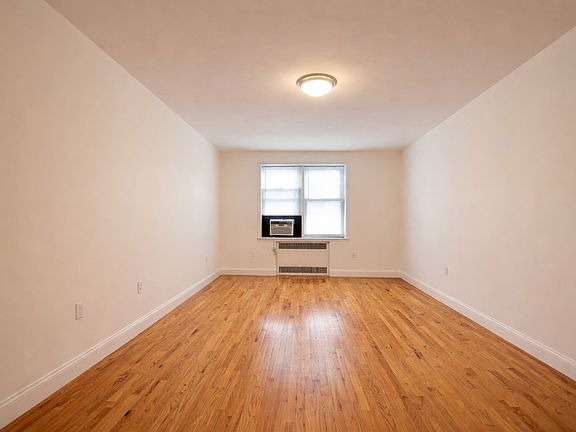 2nd image of 470 Pelham Rd APT 1C