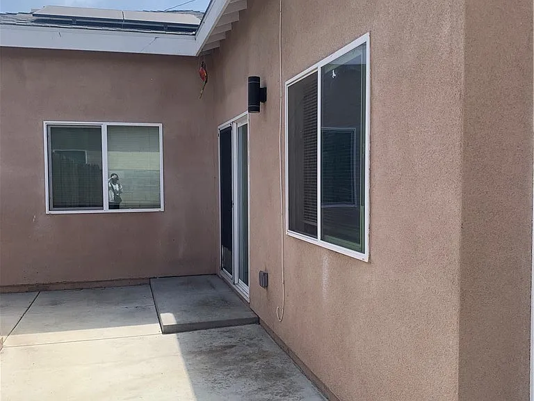 1330 W 10th St — Photo 3