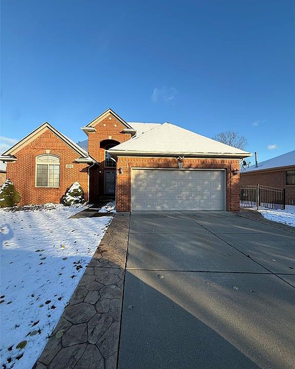 1st image of 42600 Pinehurst Dr
