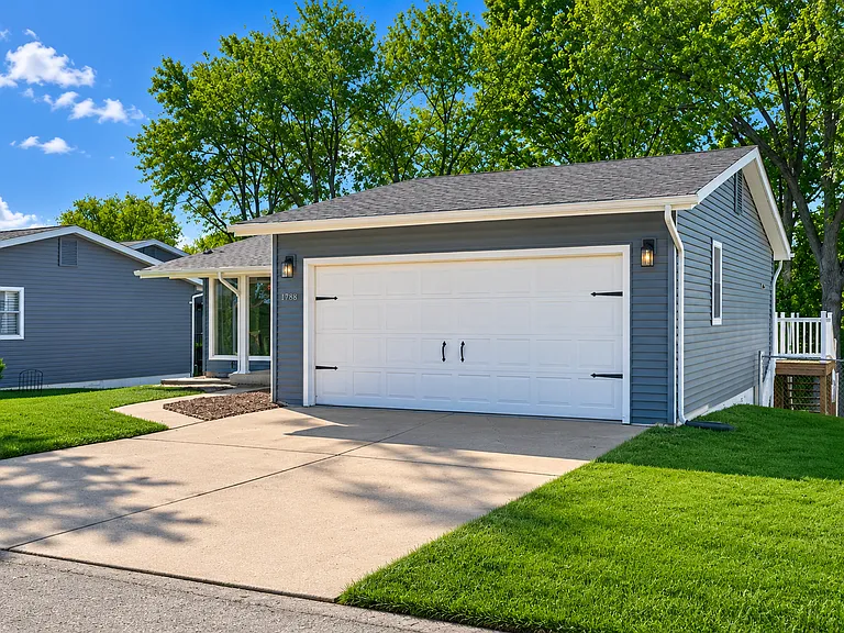 1788 Dandridge Ln — Photo 2