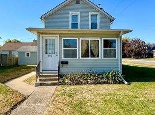 102 S 5th St, Clinton, IA 52732