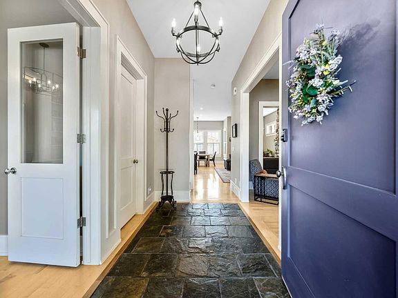 3rd image of 2333 Westmount Rd NW