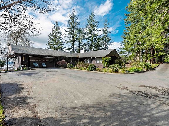 3rd image of 94532 Golf Course Ln