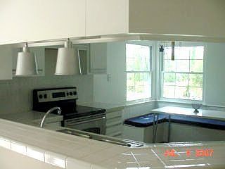 Tiled kitchen w/storage seating