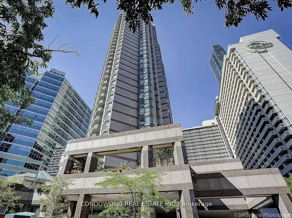 38 Elm St #411, Toronto, ON M5G 2K5