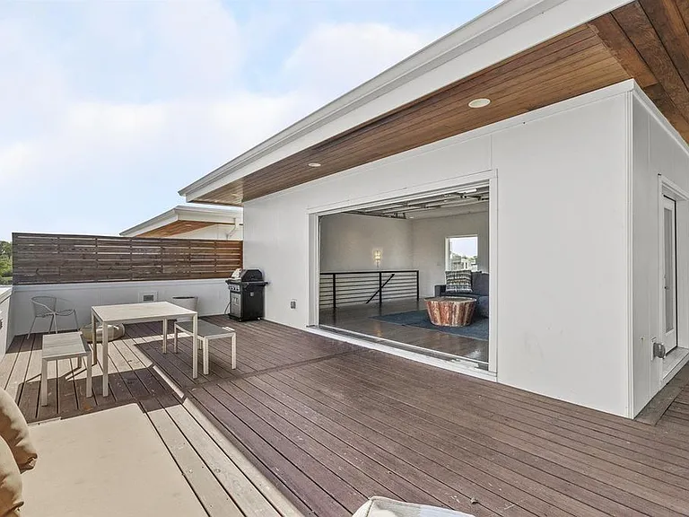 902 Archer St — Photo 14