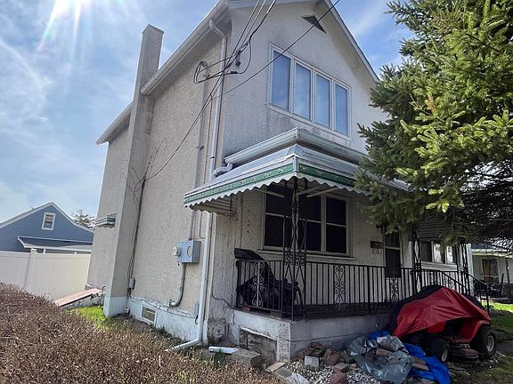 5th image of 220 Moosic Rd