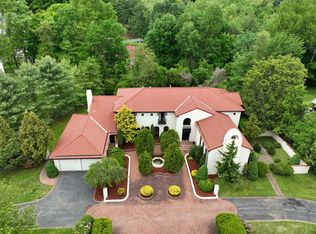 46 Mountain Farms Rd, West Hartford, CT 06117