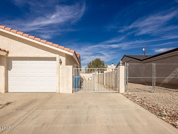 4th image of 4033 Carlsbad Dr